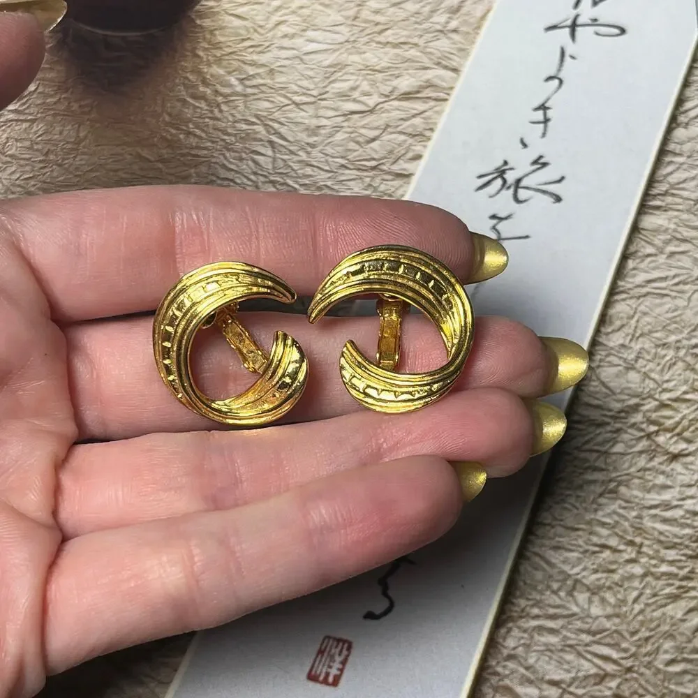 Goldette add touch